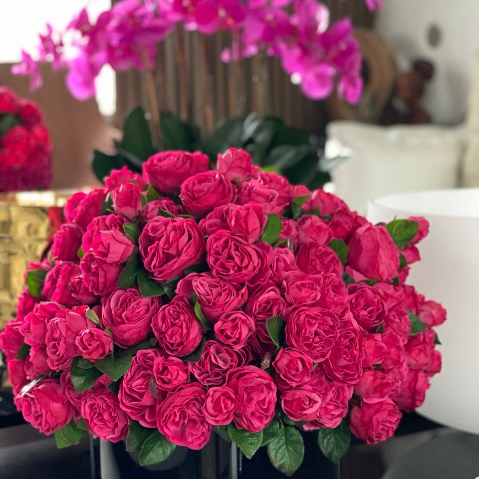 Dark Pink English Roses in Black Glass Vase